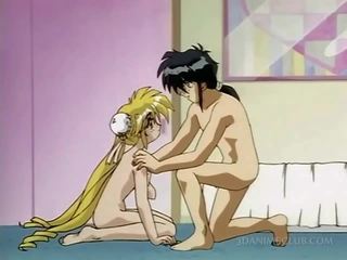 Anime blondīne skaistule noķerti kails uz gulta