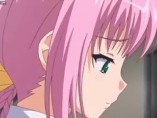Krūtinga anime mažutė trina jos klitoris