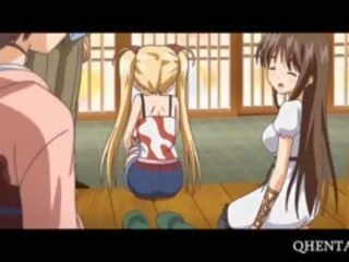 Hentai niñas compartir rabo en al aire libre grupo de 3